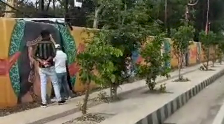 दीवार से देवी देवताओ के चित्र ना हटाने पर मुकदमे की तैयारी 