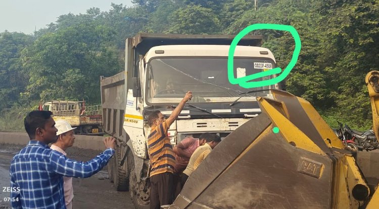 हाइवा टकराने के बाद कागजात हुआ अपडेट 