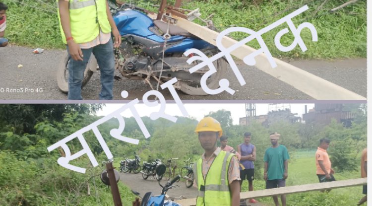 चलती मोटरसाइकिल पर गिरा बिजली का खंभा बाल बाल बचा चालक