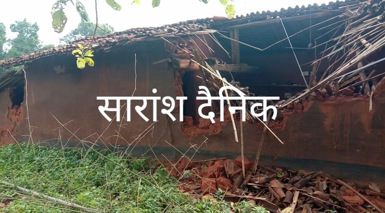 हाथी के हमले से टूटा घर बाल बाल बचे चार लोग 