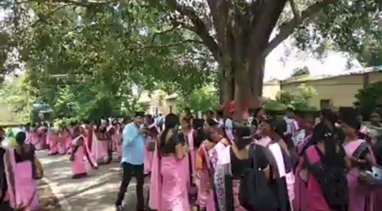 तीन सूत्रीय मांग को लेकर शिक्षको का अनिश्चित कालीन हड़ताल 