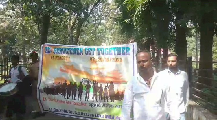 भूतपूर्व सैनिकों के सम्मान में एनसीसी कैडेट की रैली 