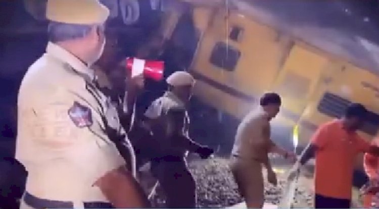 ओडिशा आंध्र सीमा में भयंकर ट्रेन दुर्घटना 6 की मौत सैकड़ों घायल 