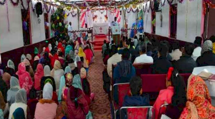 क्रिसमस में फादर ने दिया मानवता का संदेश 