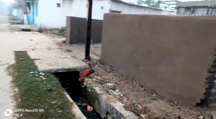 रेलवे की जमीन पर किसकी इजाजत से हो रहा है नीजी निर्माण कार्य 