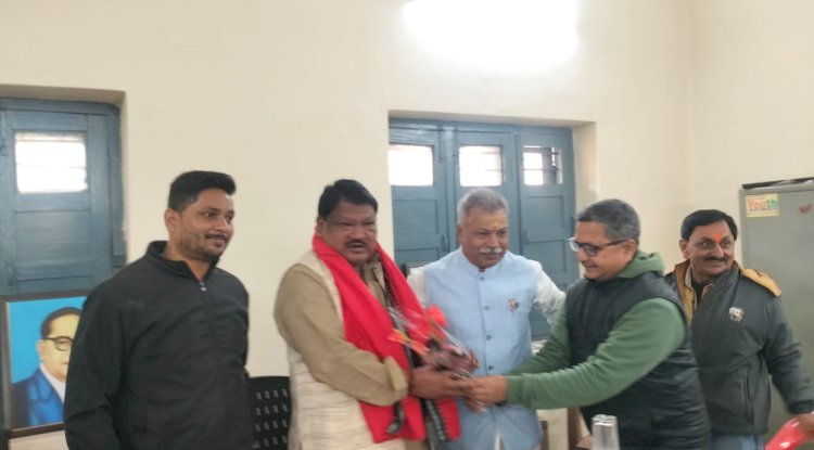 मौर्य एक्सप्रेस संबलपुर तक आने से उत्तर भारतीयों के बीच हर्ष का माहौल 