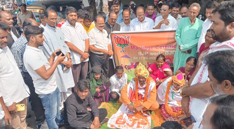 कांग्रेस ने करवाई बीजद और भाजपा का सांकेतिक विवाह 
