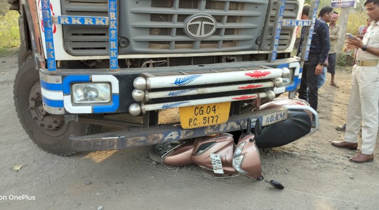 ट्रक की ठोकर से स्कूटी चालक ज़ख्मी 