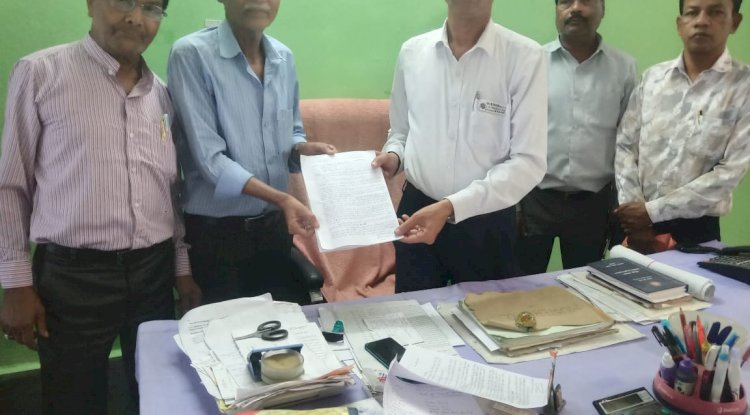 रेलवे क्रसिंग ना हटाने की मांग 