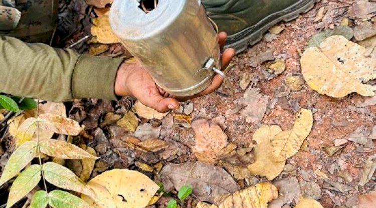 सुरक्षा बलों ने नक्सलियों के बंकर को किया ध्वस्त 