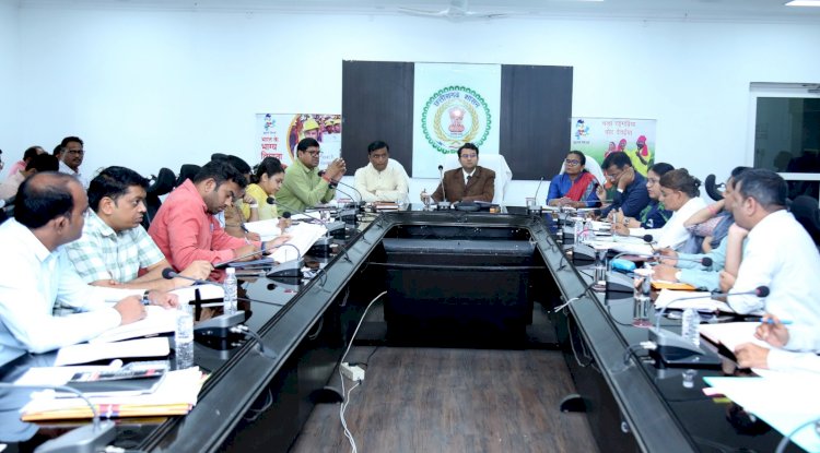 चुनाव को लेकर कलेक्टर ने ली अधिकारीयों की बैठक 