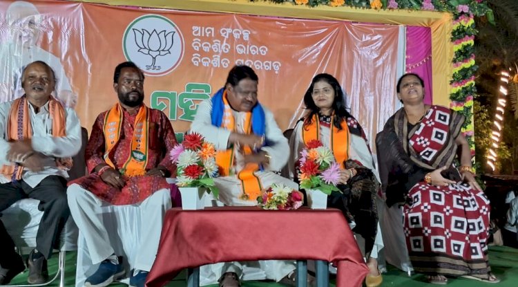 पूर्व सांसद मोरिश कुजुर की पुत्रबधू ने थामा कमल 