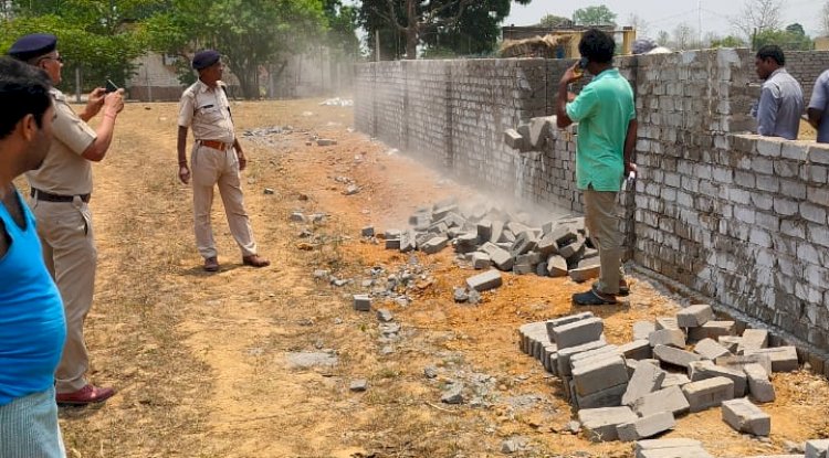 रेलवे प्रशासन द्वारा अवैद्य अतिक्रमण पर कार्यवाही 