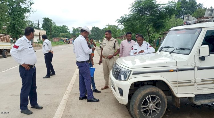सरगुजा पुलिस ने 88 वाहन चालको से 55750 समन शुल्क वसूले 
