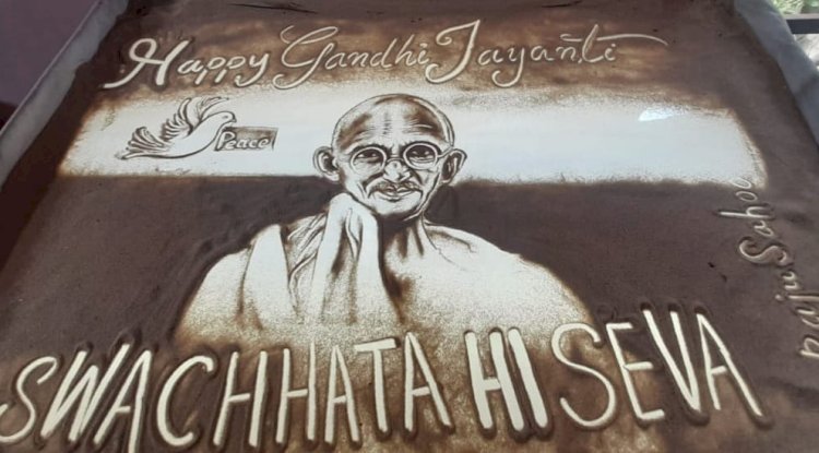 गांधी जयंती पर बालु की आकृति बना आकर्षक का केंद्र 