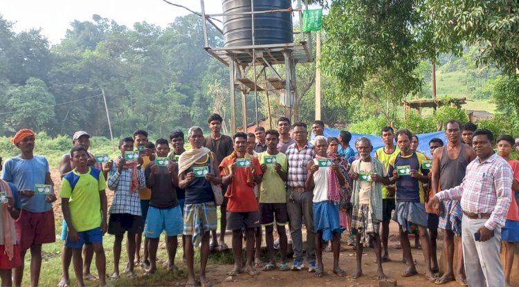 ग्रामीणों के श्रमदान से बनी सड़क 