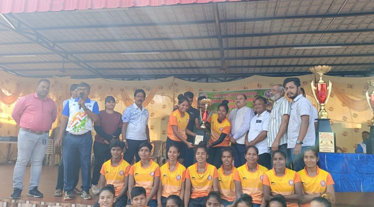 महिला हॉकी प्रतियोगिता में संबलपुर विश्वविद्यालय दूसरे स्थान पर 