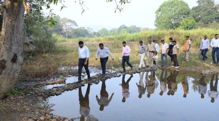 जिलाधिकारी ने कुतरा प्रखंड़ का दौरा कर विकासकार्यो की समीक्षा की