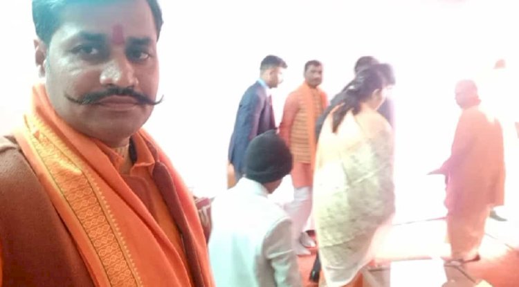 योगी आदित्यनाथ ने स्वर्गीय कार्यकर्ता के परिवार के साथ हमेशा रहने का किया वादा 