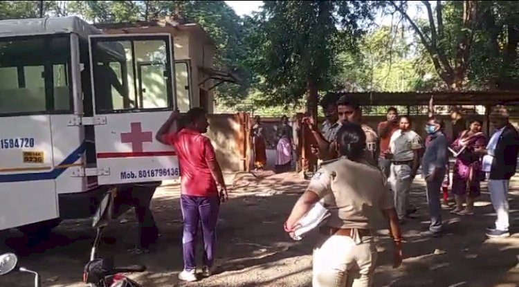 कमरे में फंदे से झूलता मिला नव विवाहिता का शव 