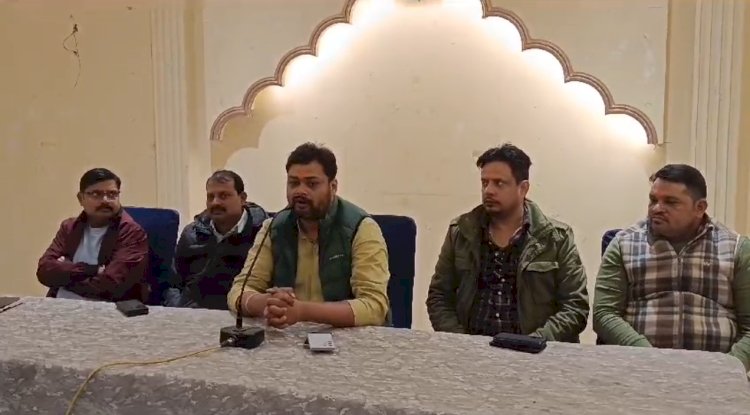 स्वर्गीय पिता की पुण्यतिथि पर दान का आयोजन 