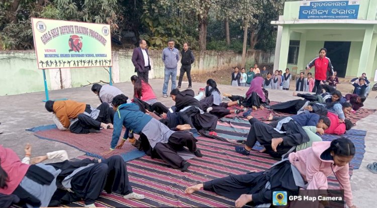 छात्रों के लिए आत्मरक्षा कार्यक्रम आयोजित 
