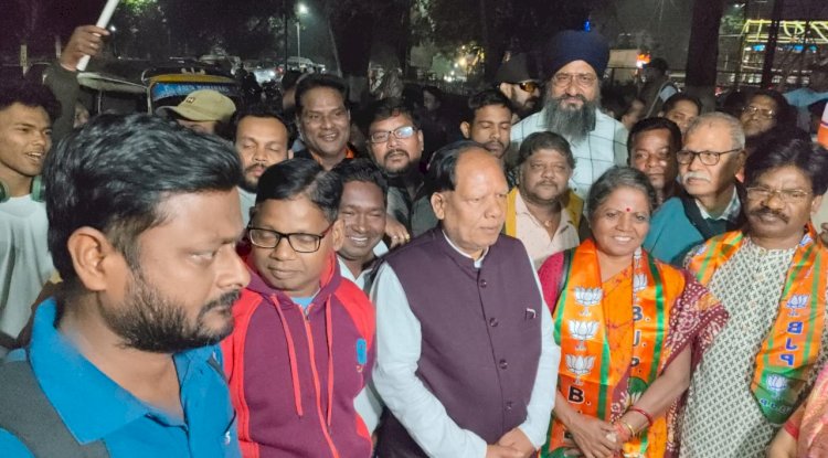 भाजपा के दिल्ली जितने का जश्न मना राउरकेला में 