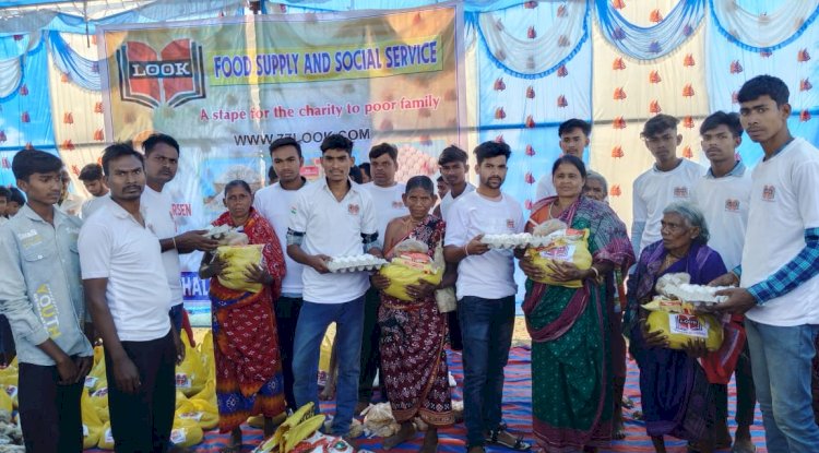 लुक कंपनी की ओर से बृद्धाओं और बिधवाओं को खाद्य सामग्री वंटन 