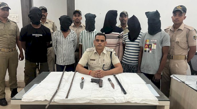 डकैती की तैयारी करते हुए 6 गिरफ्तार 