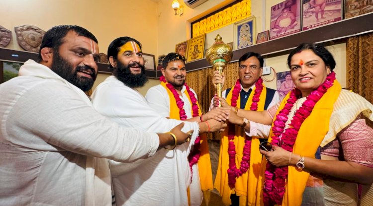 केंद्रीय मंत्री मनसुख मांडविया ने हनुमानगढ़ी में दर्शन किए