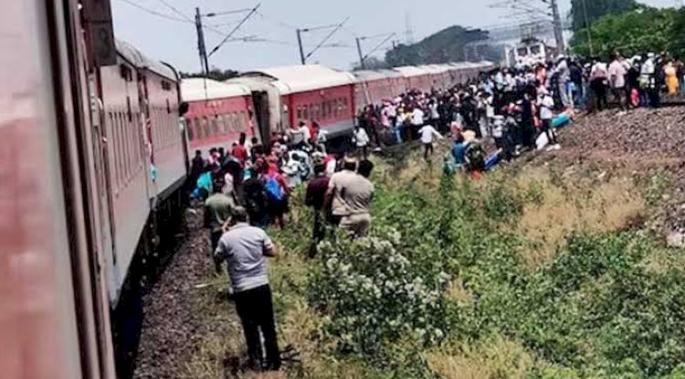 बेगलुरु कामाख्या एसी सुपरफास्ट एक्सप्रेस के ग्यारह डिब्बे बेपटरी 
