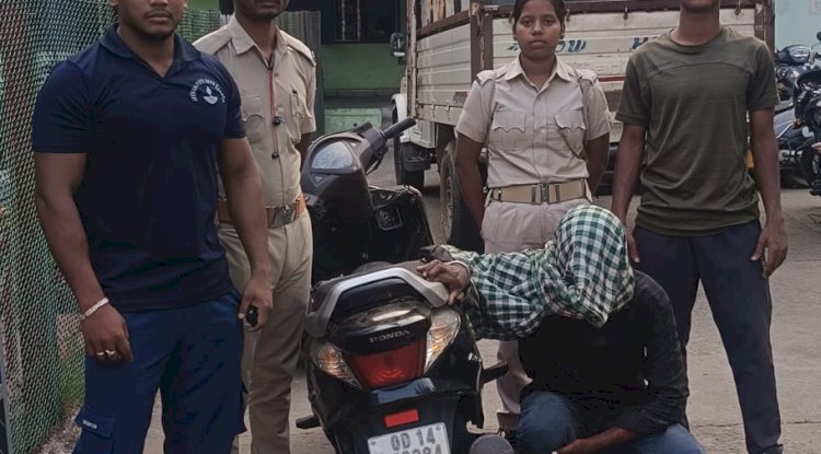 77 लीटर अवैध महुआ शराब के साथ स्कूटी जब्त तीन गिरफ्तार 