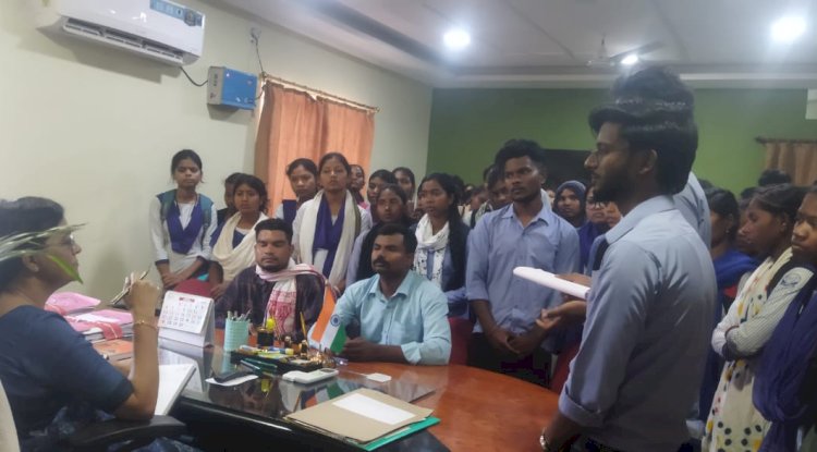मनोहरपुर डिग्री कालेज के छात्रों का संघर्ष सफल हुआ 