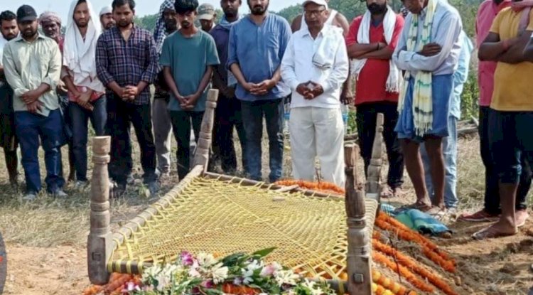 अहलाद नंदन महतो को नम आँखों से दी गई अंतिम बिदाई 