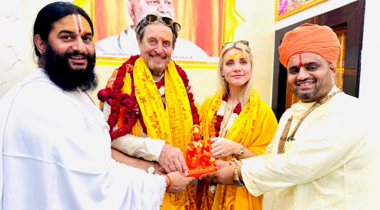 एलन मस्क के पिता एरल मस्क ने किए हनुमानगढ़ी के दर्शन