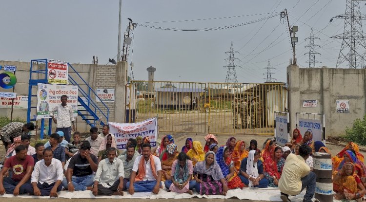 एनटीपीसी और टीटीपीएस प्लांट के सामने श्रमिकों का विरोध प्रदर्शन 
