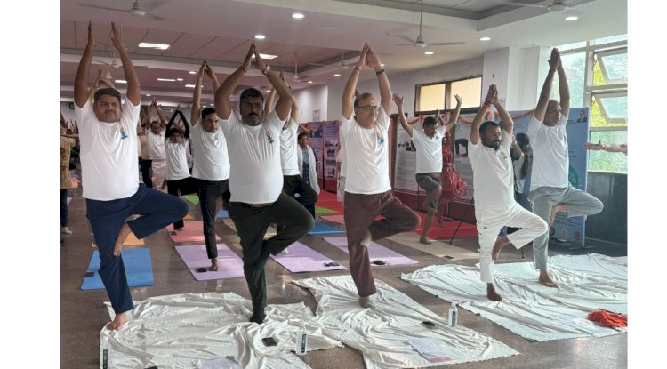 लखनऊ के बिरसा मुंडा प्रेक्षागृह में मनाया गया 11 वां अंतर्राष्ट्रीय योग दिवस