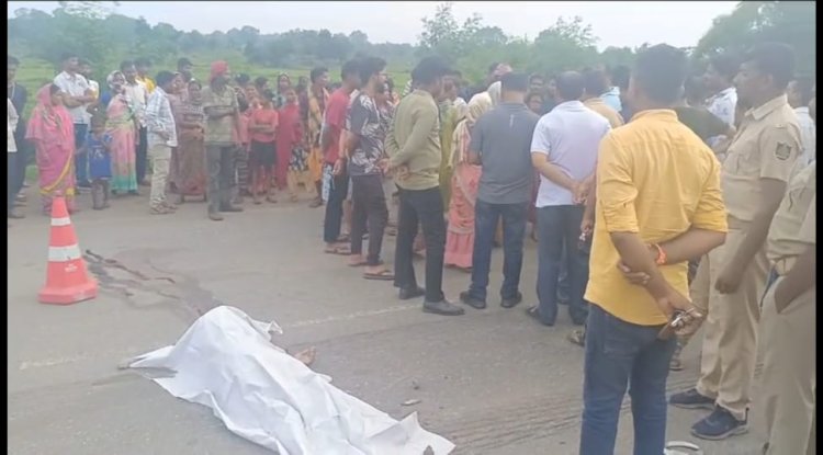 ट्रक ने स्कुटी को पीछे से मारी टक्कर स्कुटी सवार की मौत