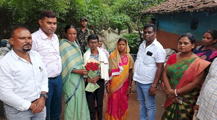 जेईई मेंस में द्वितीय स्थान प्राप्त करने वाले को सांसद ने किया सम्मानित 