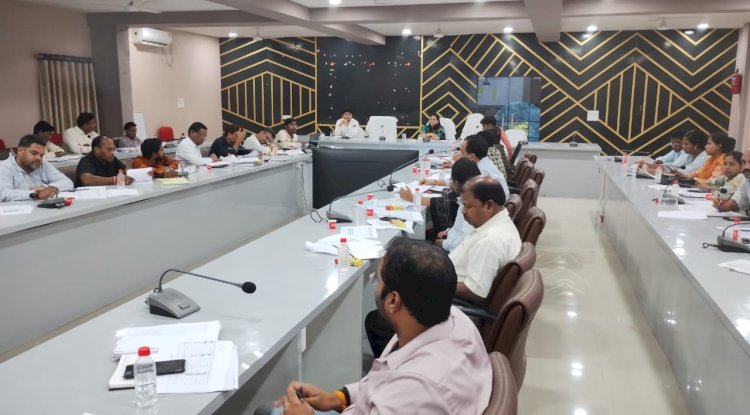 जिला पंचायत सीईओ ने की प्रधानमंत्री जनमन आवास योजना की समीक्षा