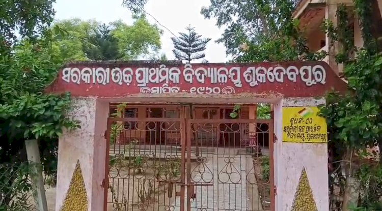 अभिभावक ने शिक्षक को निर्दोष बताया 