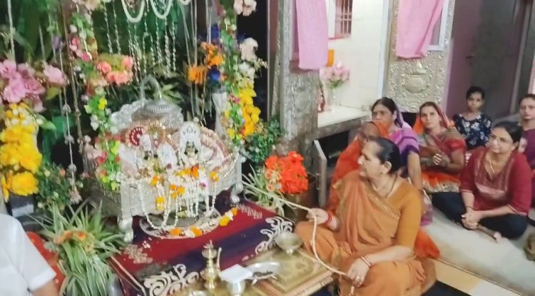 धूमधाम से मनाया गया सावन झूला उत्सव 