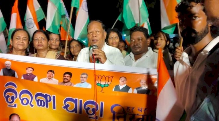 तिरंगा पदयात्रा में शामिल हुए विधायक दुर्गा चरण तांति 