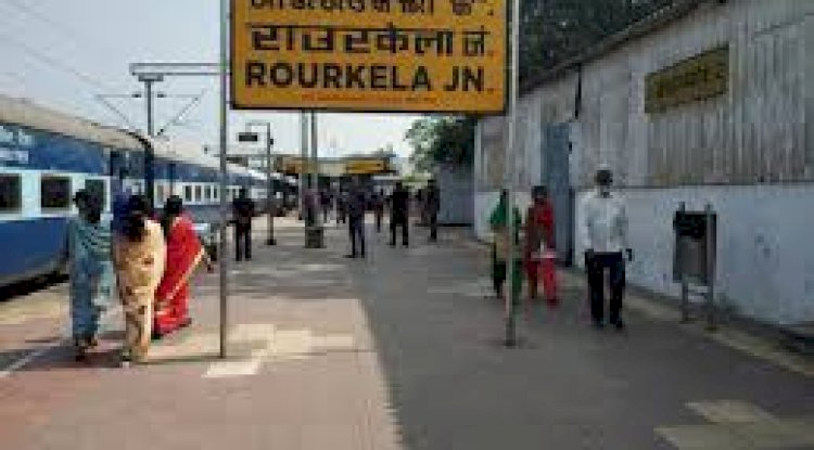 7200 रुपये की रिश्वत लेते रंगे हाथों पकडाया पार्सल क्लर्क 
