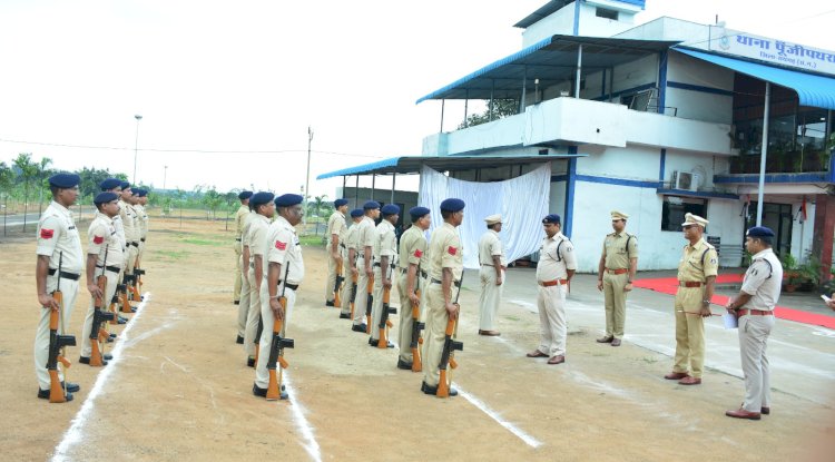 थाना आने वाले पीड़ित से सकारात्मक व्यवहार करें- एसपी दिव्यांग पटेल