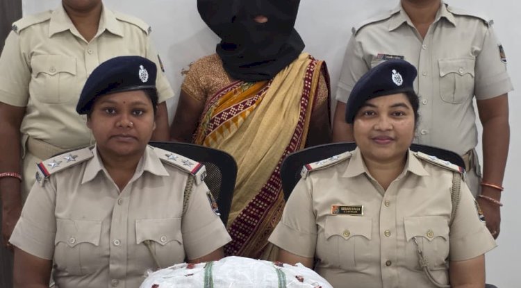 तीन किलो गाँजा के साथ महिला गिरफ्तार 
