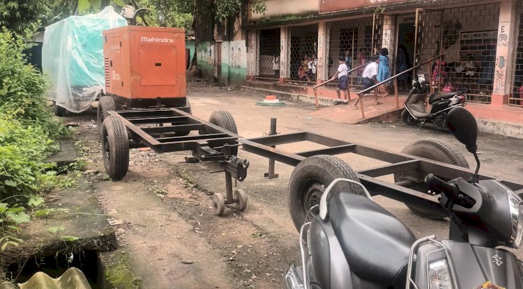 स्कूल परिसर में बडी जेनरेटर रखे जाने से बच्चों को खतरा 