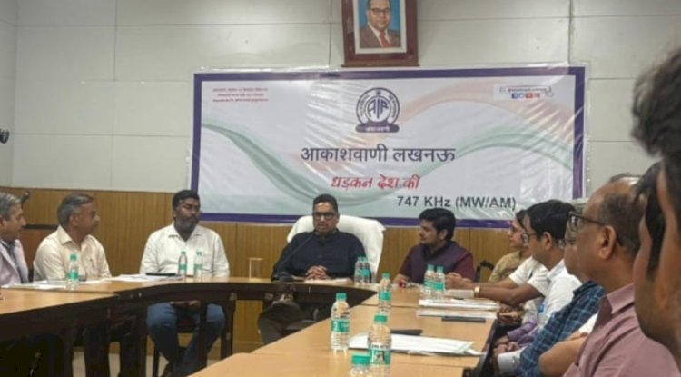 लखनऊ में सूचना एवं प्रसारण मंत्रालय के अधीनस्थ मीडिया इकाईयों के साथ समीक्षा बैठक