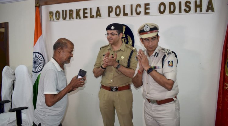 पुलिस ने ढूँढ निकाले लोगों के खोए हुए 82 मोबाइल 