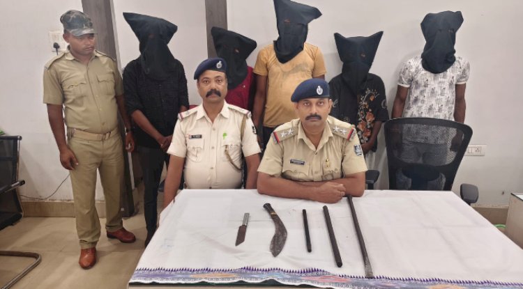 लूट करने से पहले योजना बनाते चार गिरफ्तार 